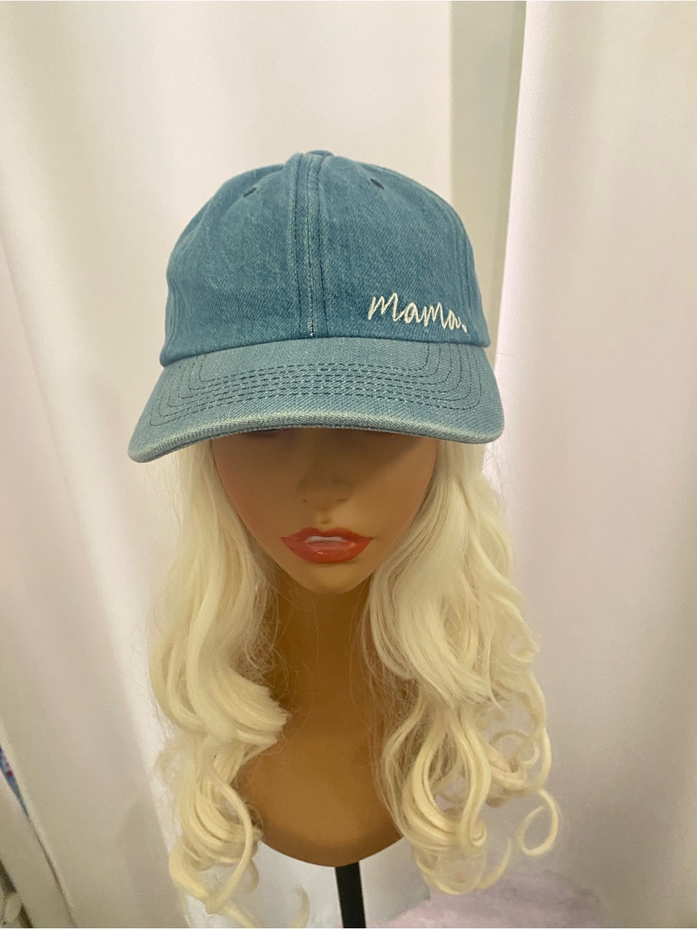Blue 'Mama' Embroidered Baseball Cap & platinum blonde wig